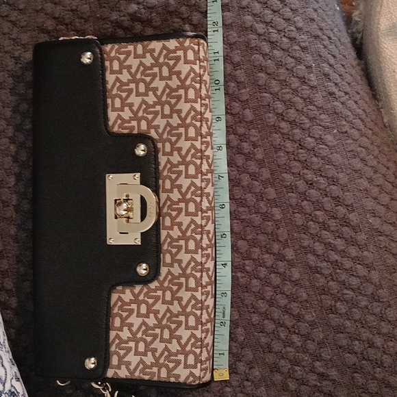 DKNY Vintage signature chain handle 🎒 Bag Authentic - Picture 13 of 14